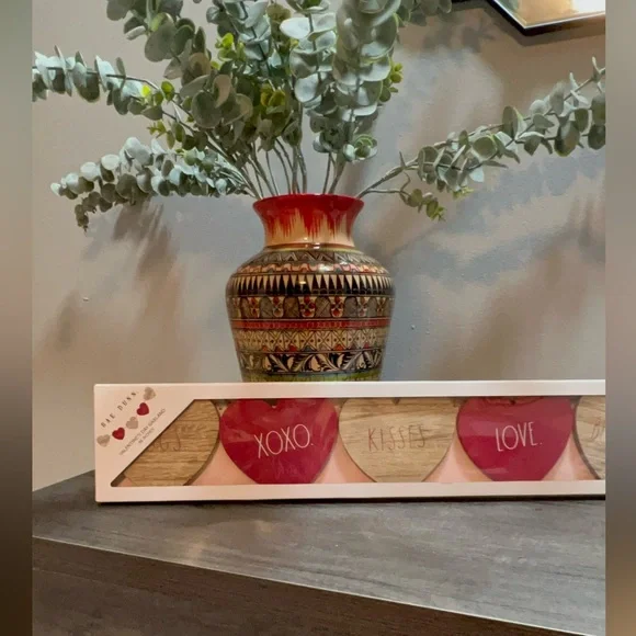 RAE DUNN Valentine’s Day garland - Picture 3 of 9